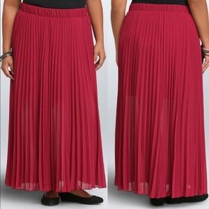 Pleated maxi skirt